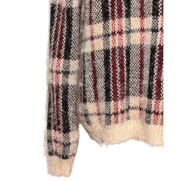 Forever 21 Red Black Cream Plaid Crew Neck Fuzzy Eyelash Sweater Medium Holiday - Picture 3 of 6